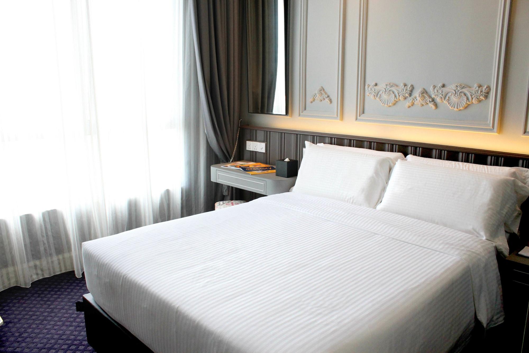 Hatten Place Melaka מראה חיצוני תמונה A bed with white sheets