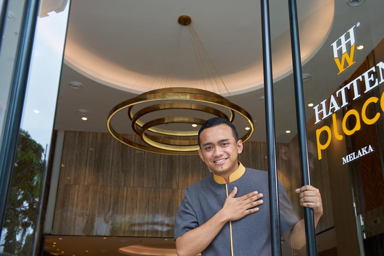 Hatten Place Melaka מראה חיצוני תמונה A doorman at the entrance of a hotel in Malaysia.