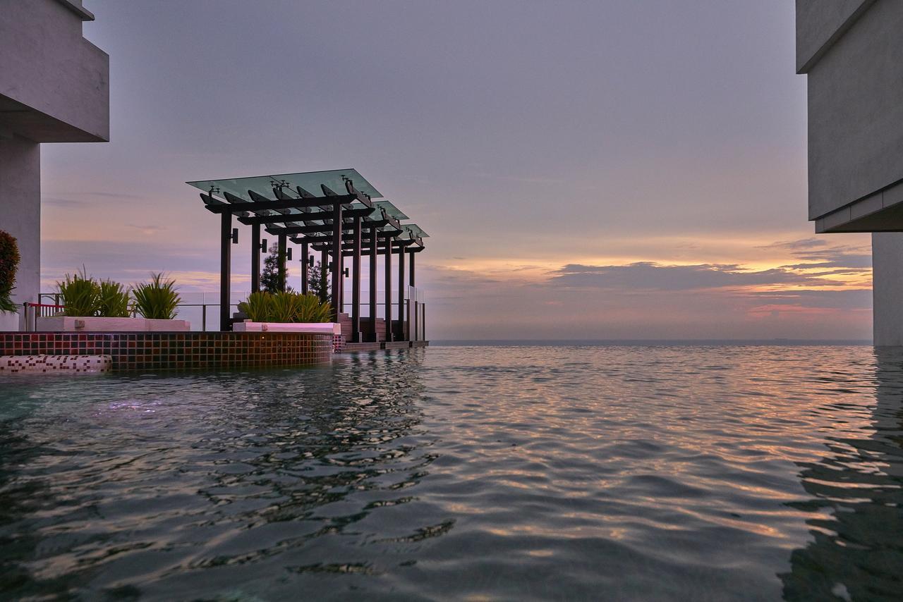 Hatten Place Melaka מראה חיצוני תמונה Infinity pool at the 39th floor