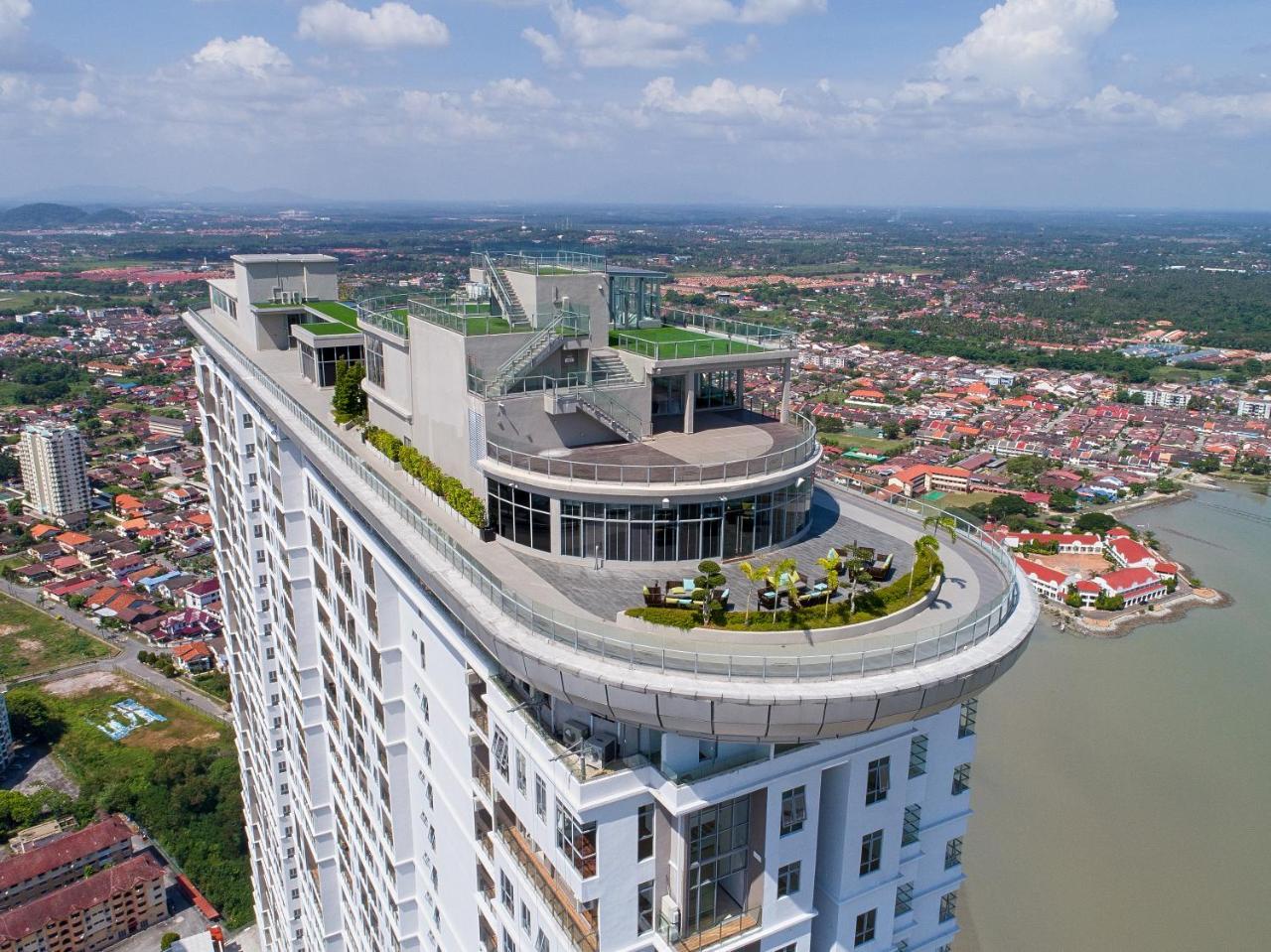 Hatten Place Melaka מראה חיצוני תמונה The Peak, the rooftop of the building